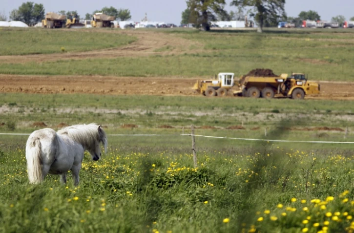 Vue sur le chantier d'une décharge industrielle près d'un fameux haras à Nonant le Pin, dans l'ouest de la France, le 23 mai 2012  