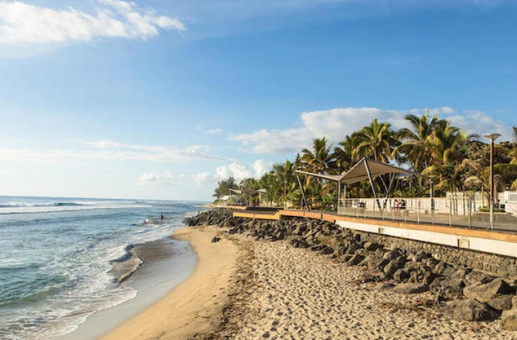 Fermeture de la plage des Roches Noires