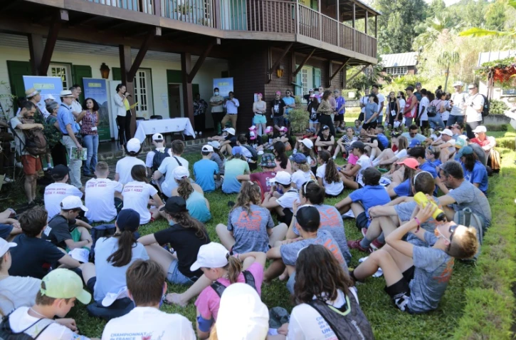 Les collégiens visites au Mascarin avant le départ du championnat de France de Raid