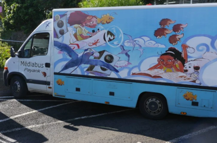 Saint-Paul : le Médiabus véritable médiathèque mobile 
