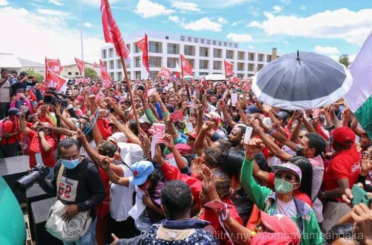 Madagascar : la triple crise politique, sanitaire et humanitaire, manifestation Tana et Tamative