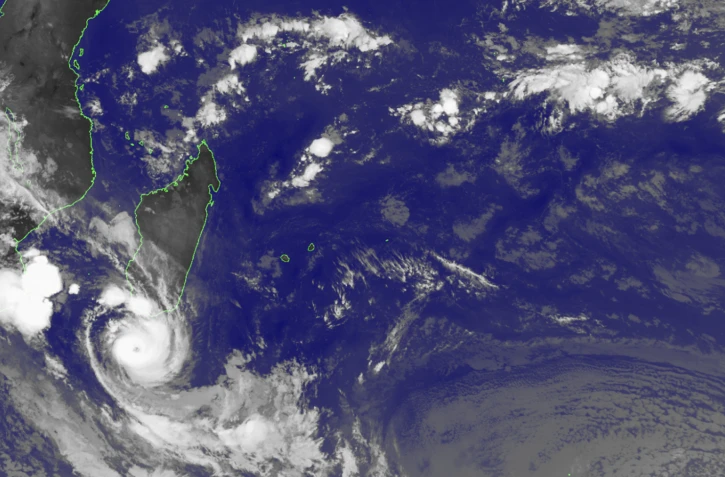 Dikeledi au stade de cyclone tropical intense, s’éloigne des côtes de Madagascar