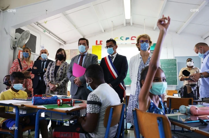 école avec tablette au Port 