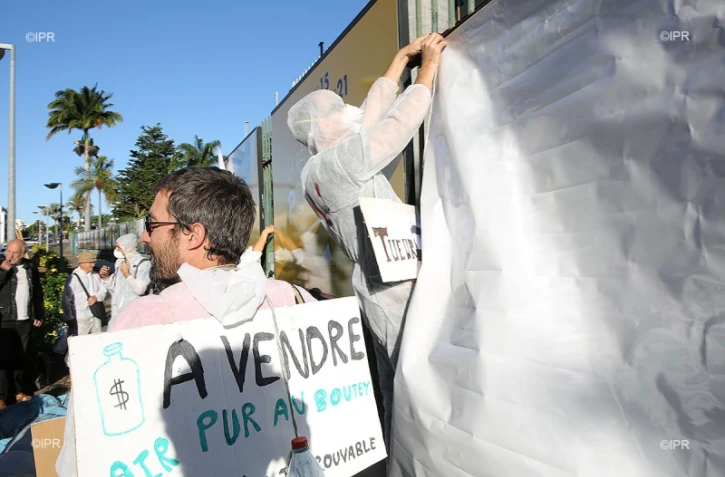 manifestation incinérateur devant la région 