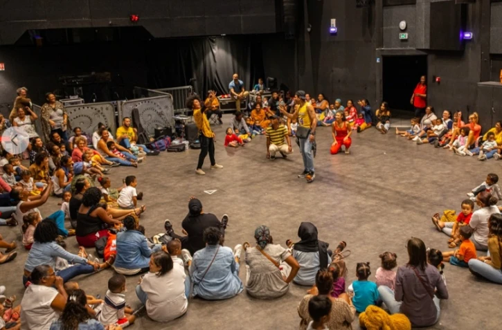 Le Port : un atelier d'éveil musical géant au Kabardock