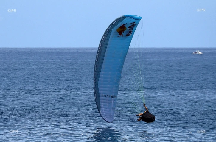 Un concours de parapente Master Accro se de?roule a? Saint-Leu ce dimanche. (Photo RB Imaz Press Re?union)