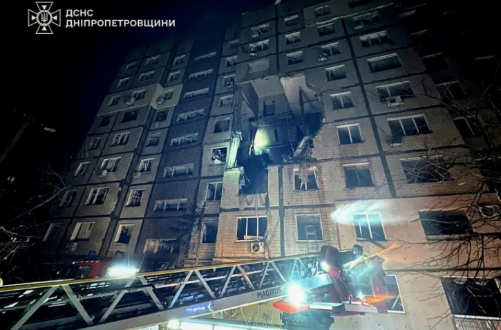Frappe russe contre un immeuble à Dnipro, le 8 novembre 2025