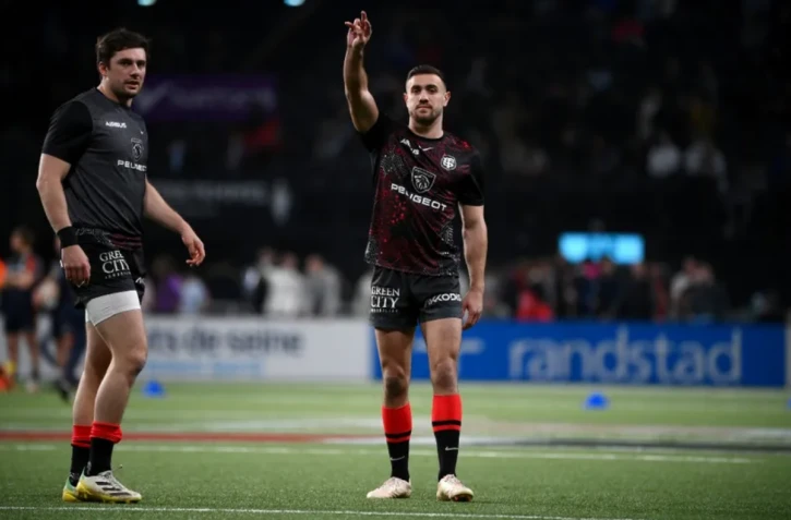 Melvyn Jaminet (bras levé) sous le maillot du Stade toulousain lors du match contre le Racing 92 à Paris La défense Arena, le 5 mars 2023 FRANCK FIFE / AFP/Archives