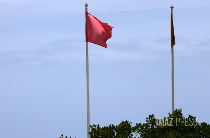 surveillance baignade en mer , drapeau rouge 