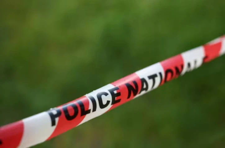 En début d'après-midi, dans un quartier du nord de Clermont-Ferrand, "un homme, armé d'un couteau, s'est rué sur un policier qui tentait de l'interpeller alors que cet individu venait d'agresser plusieurs personnes", a expliqué le procureur de la République ( AFP / FRED TANNEAU )