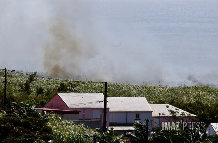 Sainte-Marie : important incendie dans un feu de cannes à Terrain Élisa