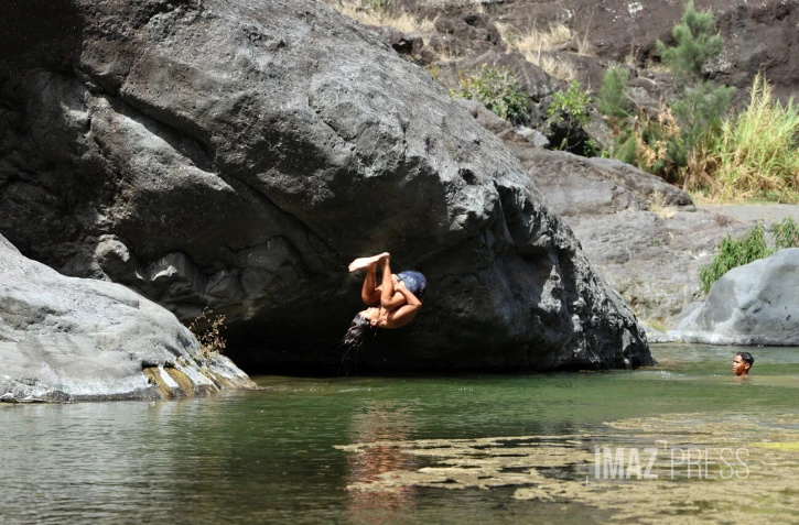 baignade en rivière à deux bras