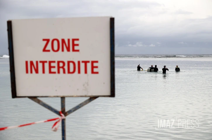 baleineau bloqué dans le lagon