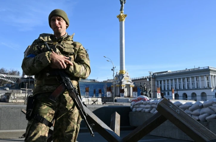 L'ancien joueur de tennis ukrainien Sergiy Stakhovsky sur la place de l'indépendance à Kiev le 15 mars 2022