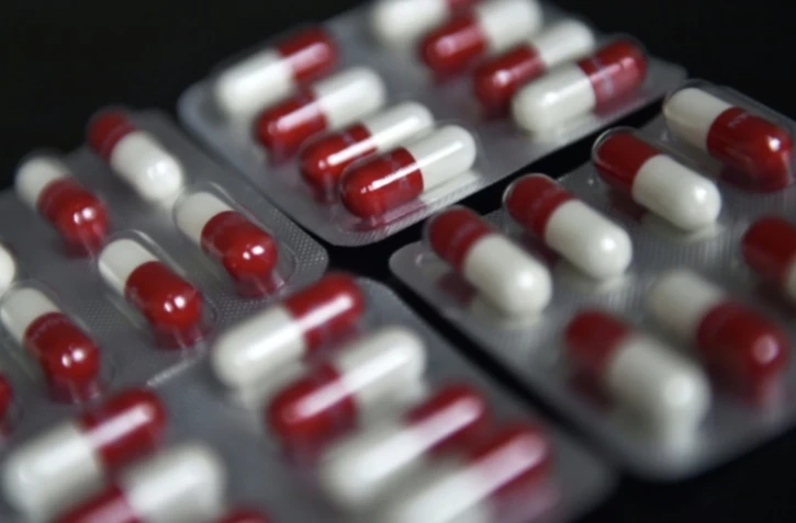 Une fois qu'une infection par une bactérie résistante aux antibiotiques s'installe, elle peut être dure à diagnostiquer, et surtout à traiter ( AFP / LOIC VENANCE )