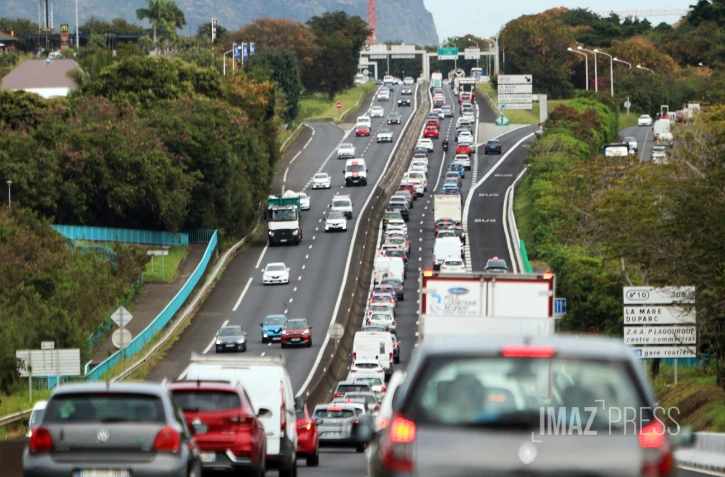 embouteillages Est vers saint-denis, le chef-lieu 