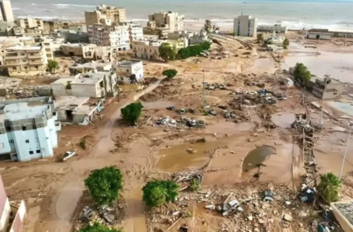 Photo diffusée sur le compte X (ex-Twitter) du Croissant rouge libyen le 13 septembre 2023 montrant une vue des destructions dans une partie de la ville de Derna, dans l’est de la Libye, après des inondations dévastatrices ( Libyan Red Crescent / - )