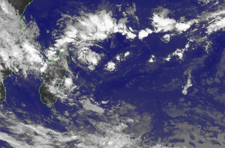 À 1.220 km de La Réunion, Grant n'est plus qu'une zone perturbée