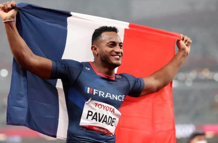 Dimitri Pavadé remporte l'argent au saut en longueur T64 à Tokyo. (France Paralympique)