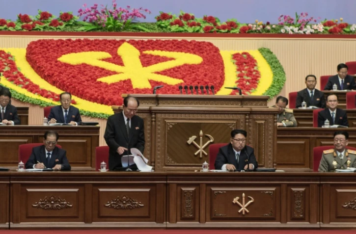 Le leader nord-coréen Kim Jong-Un(c) au congrès du Parti des travailleurs à Pyongyang, le 9 mai 2016