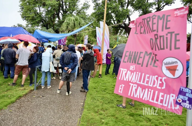 Face à l'extrême droite, faible mobilisation à Saint-Denis et surtout beaucoup de pluie [?]