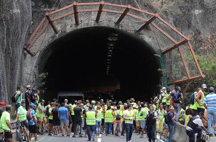 Jour J - Les Gilets jaunes montent au front