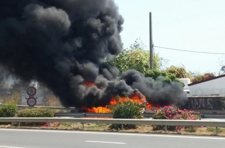 véhicule en feu au Port