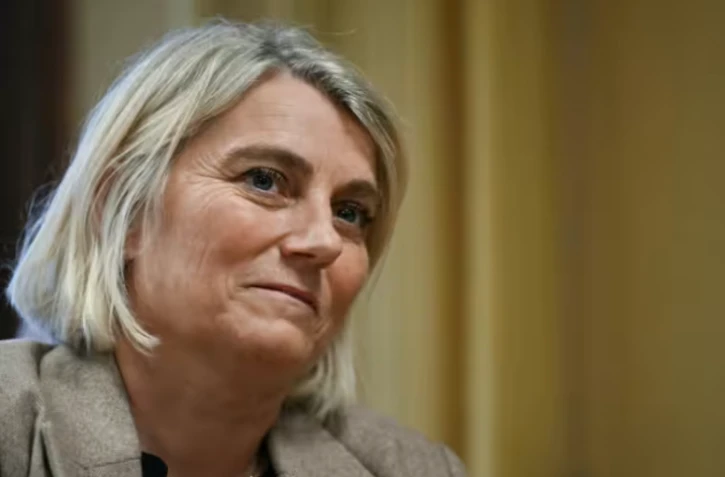 La ministre de la Santé Stéphanie Rist, le 30 octobre 2025, à Carentan, dans la Manche ( POOL / LOU BENOIST )