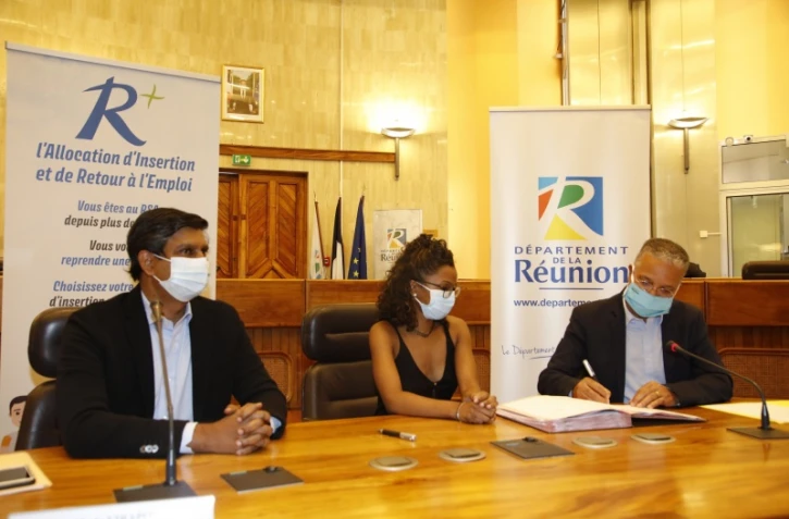 Conseil départemental : signature des premiers contrats R+
