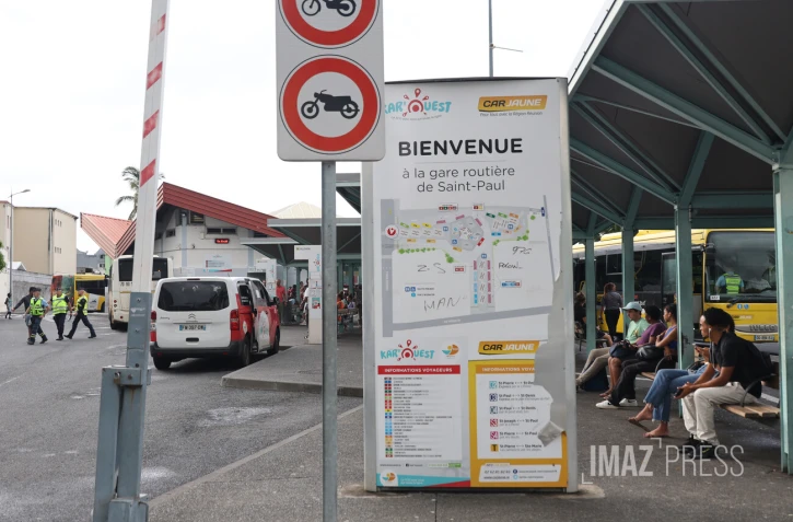 controle gendarmerie à la gare routière de saint-paul