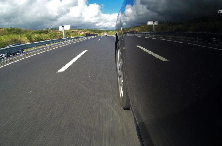 Route complètement vide