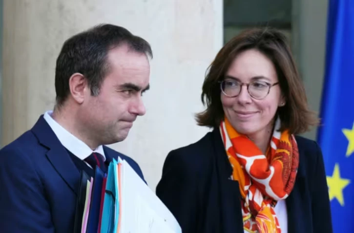Le Premier ministre Sébastien Lecornu et la ministre des Comptes publics Amélie de Montchalin à l'Elysée, à Paris, le 17 décembre 2025 ( AFP / Dimitar DILKOFF )