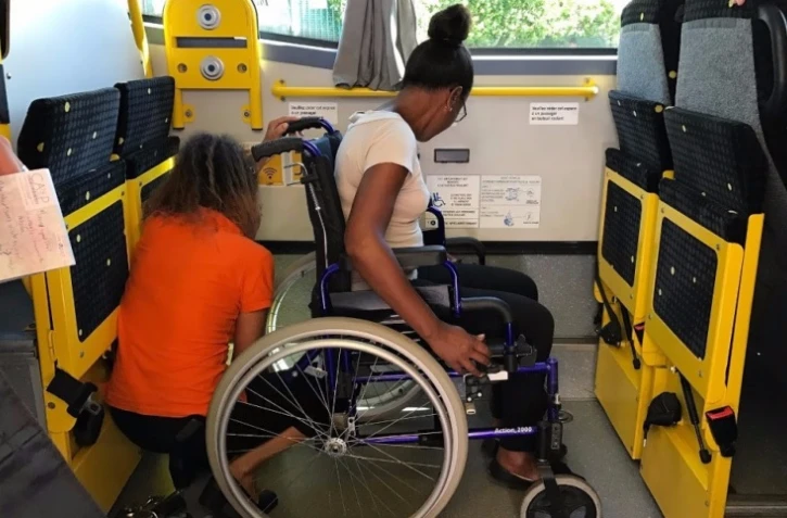 Vive les contrats aidés dans le bus