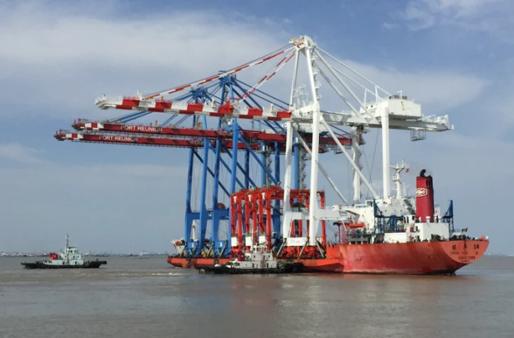 Portiques \"super-over-panamax\" livrés en octobre 2015