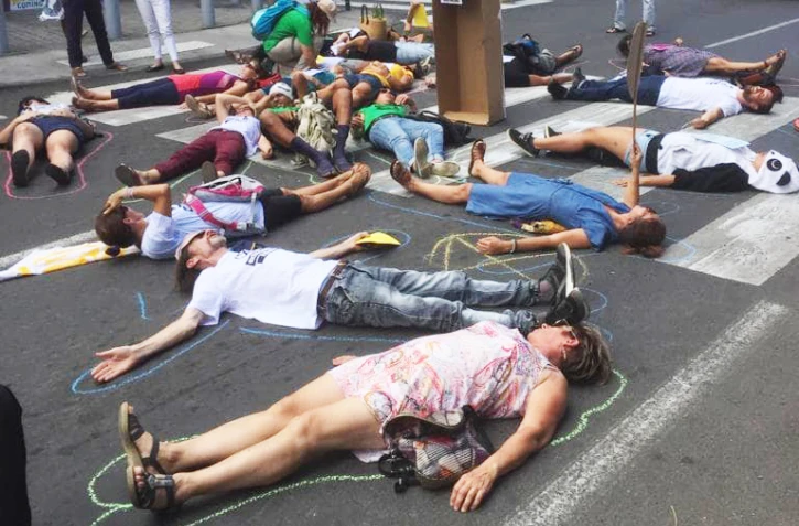 Extinction Rebellion mène une première action pour le climat à Saint-Leu