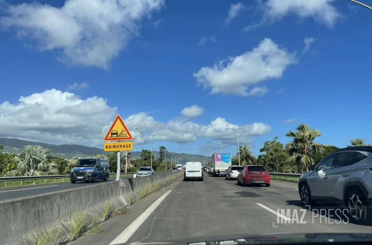 Chaussée rainurée à Gillot : 13 kilomètres d'embouteillages en direction de Saint-Denis