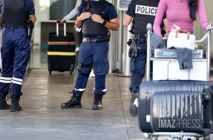 Aéroport Roland Garros : opération coup de poing contre les trafics de drogue à Gillot, 100% des passagers contrôlés