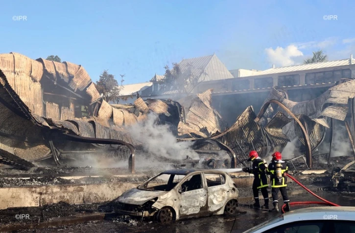 Maison en feu, incendie, Saint-Denis, pompiers, flammes, AMDR