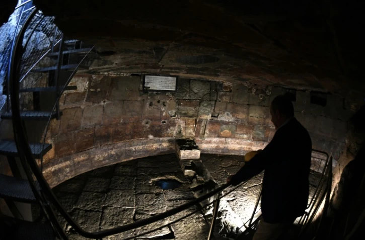 Située sous une église, en plein coeur du Forum romain, la prison a été tour à tour lieu de détention des ennemis de l'Etat romain et lieu de culte des premiers chrétiens