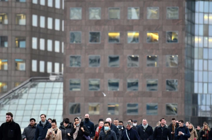 Des piétons sur le London Bridge, le 27 janvier 2022