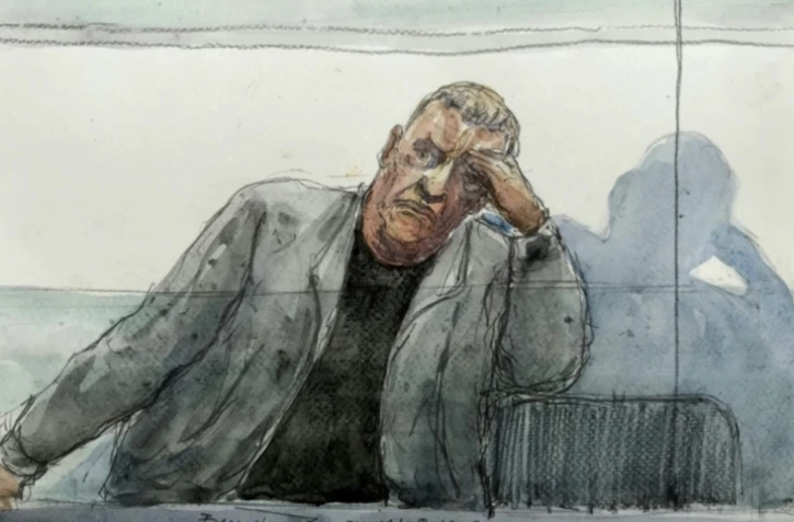 Croquis d'audience du 11 septembre 2024 montrant Dominique Pelicot lors de son procès au palais de justice d'Avignon ( AFP / Benoit PEYRUCQ )