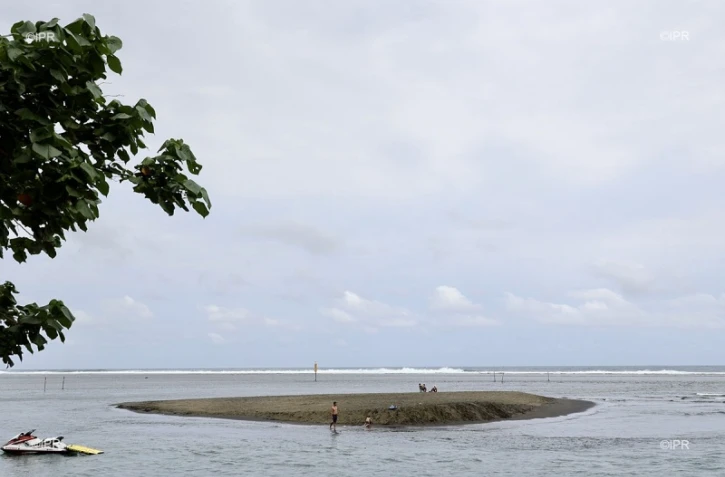  L'Etang-Salé : l'îlot éphémère est toujours là 