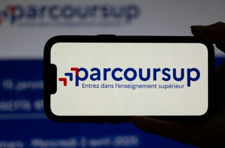 Après plus de deux mois et demi d'attente, l'heure du verdict approche: les premiers résultats de la plateforme d'inscription post-bac Parcoursup sont attendus mardi soir pour les lycéens et les étudiants en réorientation