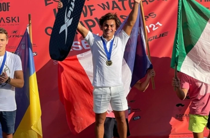  Lindsay Bordier devient champion d'Europe de ski nautique 