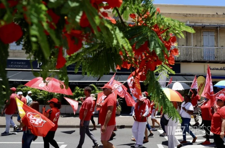 Saint-Denis - Manifestation contre la vie chère et le gouvernement