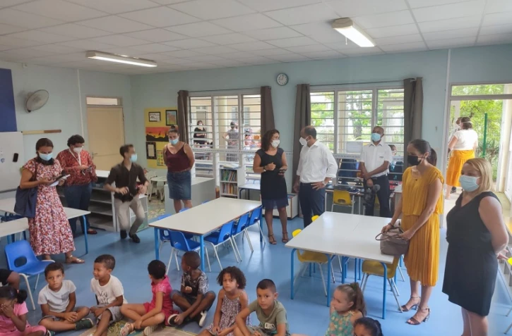 Saint-Paul : le maire visite une école élémentaire