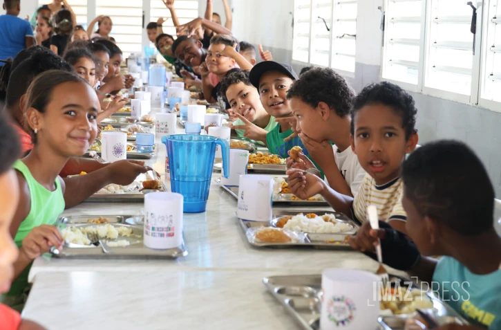 opération le grand repas dans une école de deux rives