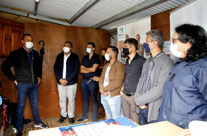 organisateurs du Challenge des Créateurs et les médias à Grand Coude, dans les Hauts de Saint-Joseph. 