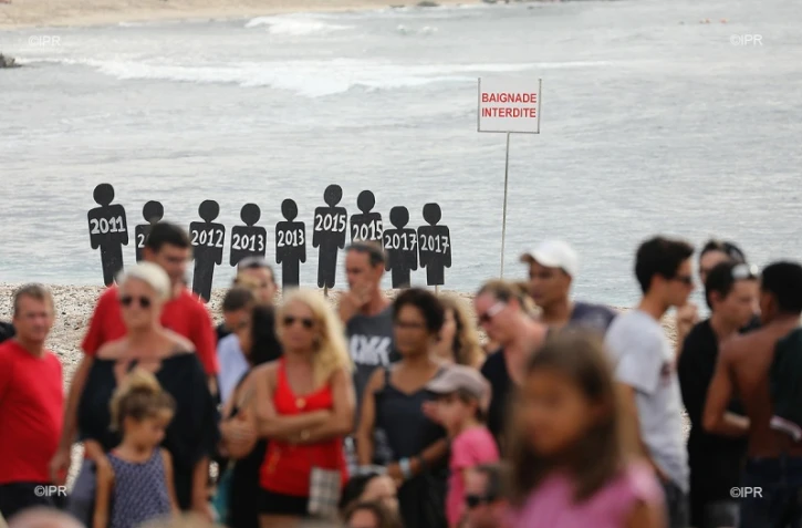 Hommage victimes requins 