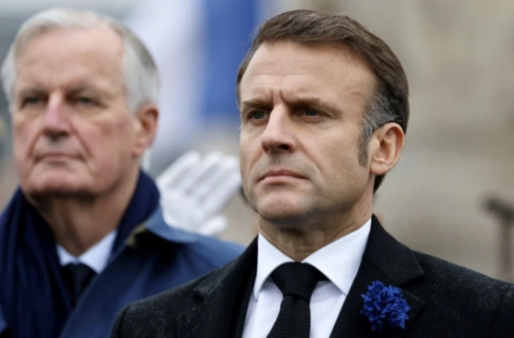 Emmanuel Macron et Michel Barnier pour les commémorations de l'Armistice du 11 novembre 1918, le 11 novembre 2024 à Paris ( POOL / Ludovic MARIN )